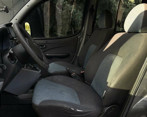 Серый Фиат Добло, объемом двигателя 0 л и пробегом 180 тыс. км за 5000 $, фото 9 на Automoto.ua