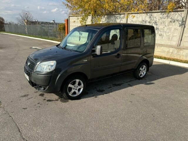 Серый Фиат Добло, объемом двигателя 1.3 л и пробегом 370 тыс. км за 6500 $, фото 3 на Automoto.ua