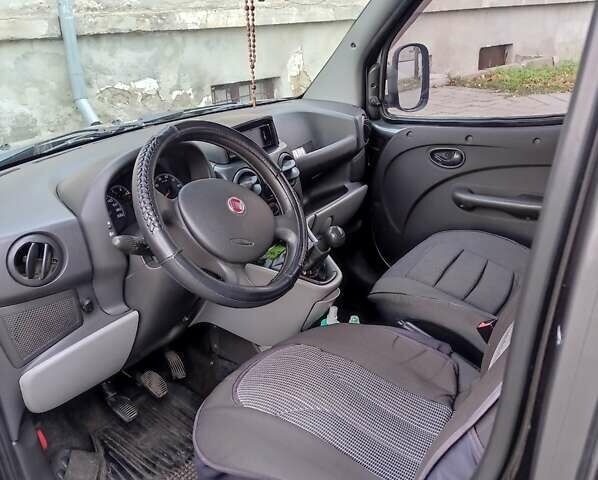 Серый Фиат Добло, объемом двигателя 1.3 л и пробегом 268 тыс. км за 5800 $, фото 1 на Automoto.ua