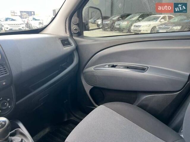 Сірий Фіат Добло, об'ємом двигуна 1.4 л та пробігом 223 тис. км за 7290 $, фото 25 на Automoto.ua