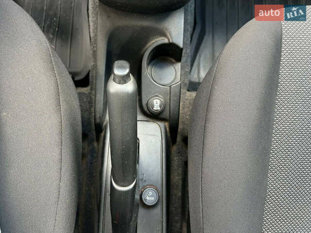 Сірий Фіат Добло, об'ємом двигуна 1.4 л та пробігом 223 тис. км за 7290 $, фото 27 на Automoto.ua