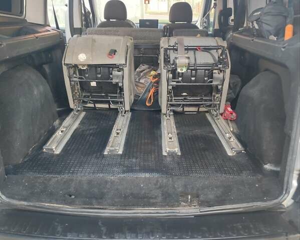 Серый Фиат Добло, объемом двигателя 1.6 л и пробегом 230 тыс. км за 8200 $, фото 12 на Automoto.ua