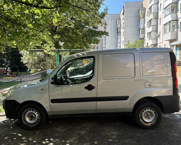 Серый Фиат Добло, объемом двигателя 1.37 л и пробегом 224 тыс. км за 5200 $, фото 2 на Automoto.ua