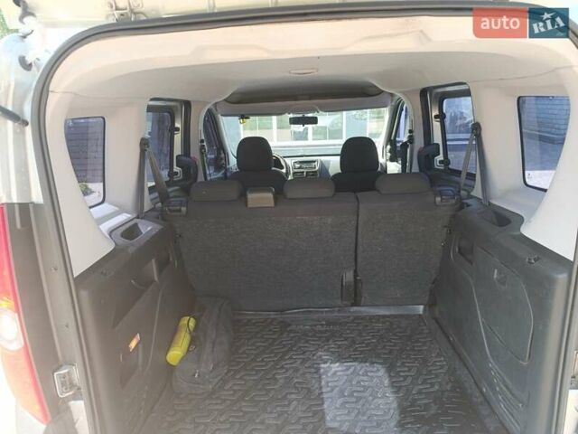 Серый Фиат Добло, объемом двигателя 1.4 л и пробегом 106 тыс. км за 7400 $, фото 8 на Automoto.ua