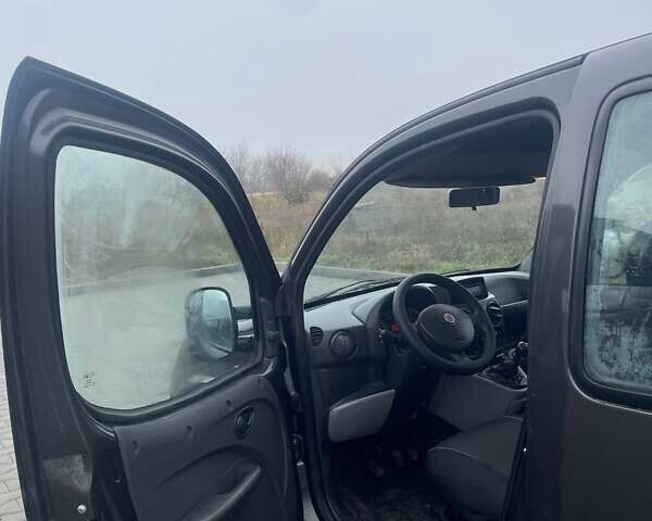 Серый Фиат Добло, объемом двигателя 1.37 л и пробегом 120 тыс. км за 4500 $, фото 3 на Automoto.ua