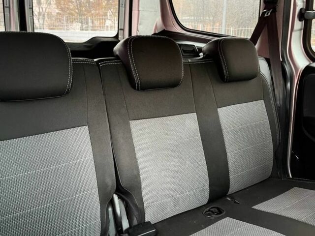 Серый Фиат Добло, объемом двигателя 1.6 л и пробегом 220 тыс. км за 6100 $, фото 5 на Automoto.ua