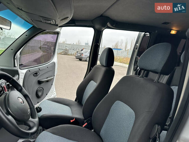 Серый Фиат Добло, объемом двигателя 1.4 л и пробегом 152 тыс. км за 5950 $, фото 22 на Automoto.ua
