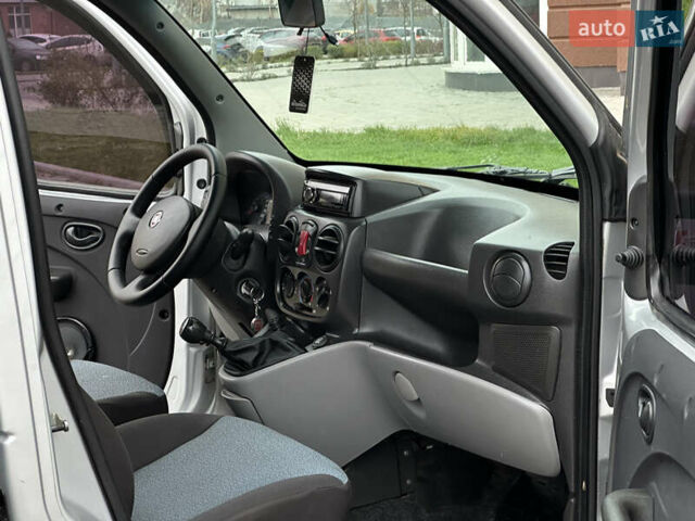 Серый Фиат Добло, объемом двигателя 1.4 л и пробегом 152 тыс. км за 5950 $, фото 25 на Automoto.ua