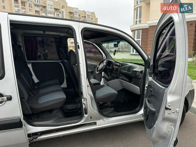 Серый Фиат Добло, объемом двигателя 1.4 л и пробегом 152 тыс. км за 5950 $, фото 26 на Automoto.ua