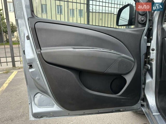 Серый Фиат Добло, объемом двигателя 1.6 л и пробегом 295 тыс. км за 9300 $, фото 18 на Automoto.ua