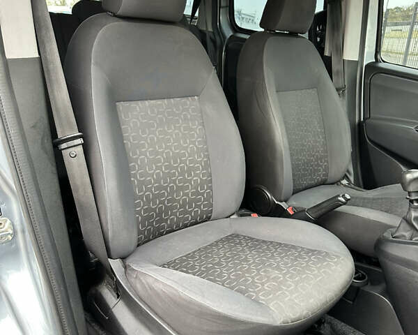 Серый Фиат Добло, объемом двигателя 1.6 л и пробегом 295 тыс. км за 9300 $, фото 26 на Automoto.ua