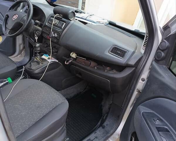 Сірий Фіат Добло, об'ємом двигуна 1.6 л та пробігом 201 тис. км за 6500 $, фото 3 на Automoto.ua