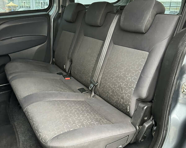 Серый Фиат Добло, объемом двигателя 1.6 л и пробегом 295 тыс. км за 9300 $, фото 21 на Automoto.ua