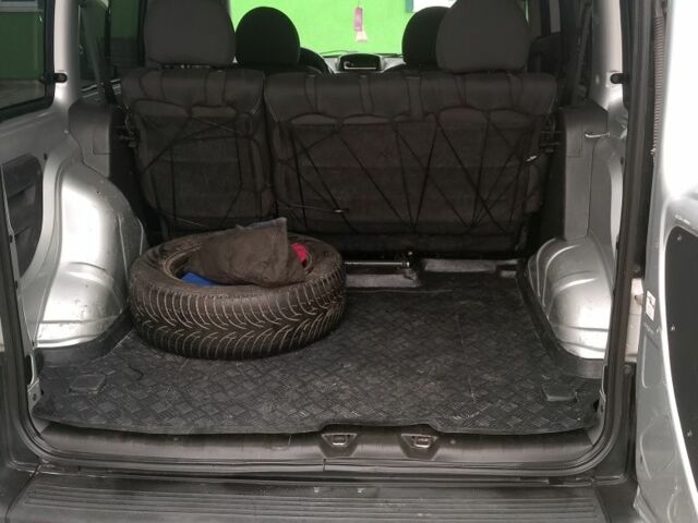 Серый Фиат Добло, объемом двигателя 1.4 л и пробегом 114 тыс. км за 5300 $, фото 4 на Automoto.ua