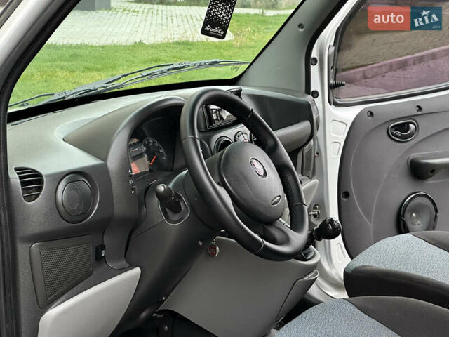 Серый Фиат Добло, объемом двигателя 1.4 л и пробегом 152 тыс. км за 5950 $, фото 21 на Automoto.ua