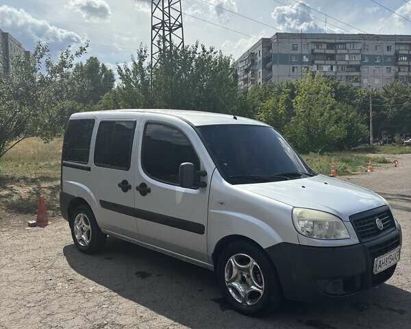 Серый Фиат Добло, объемом двигателя 1.37 л и пробегом 186 тыс. км за 7500 $, фото 2 на Automoto.ua
