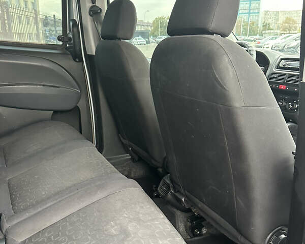 Серый Фиат Добло, объемом двигателя 1.6 л и пробегом 295 тыс. км за 9300 $, фото 22 на Automoto.ua