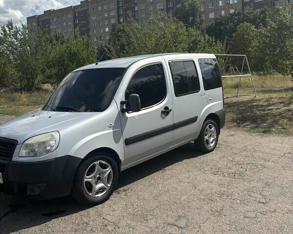 Серый Фиат Добло, объемом двигателя 1.37 л и пробегом 186 тыс. км за 7500 $, фото 3 на Automoto.ua