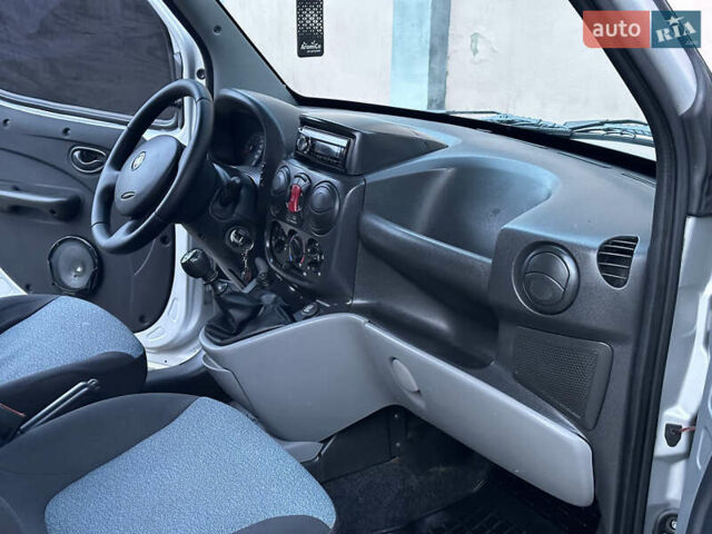 Серый Фиат Добло, объемом двигателя 1.4 л и пробегом 152 тыс. км за 5999 $, фото 40 на Automoto.ua