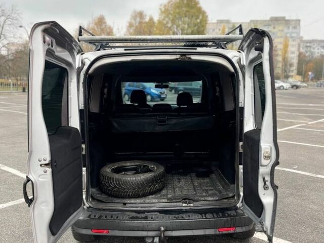 Серый Фиат Добло, объемом двигателя 1.6 л и пробегом 220 тыс. км за 6100 $, фото 3 на Automoto.ua