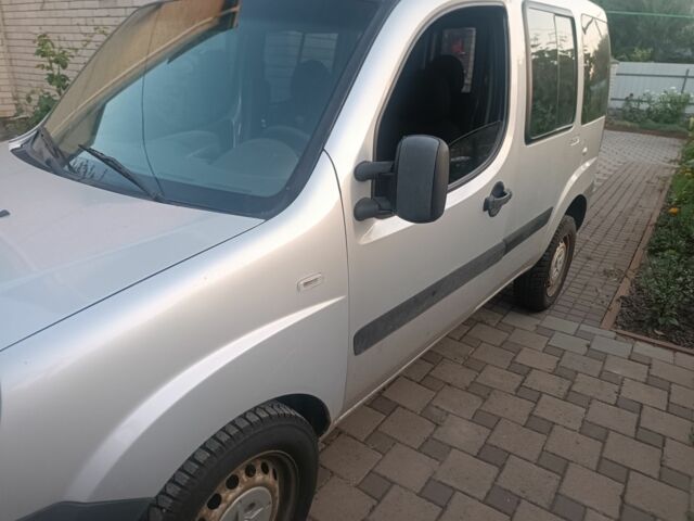 Серый Фиат Добло, объемом двигателя 1.4 л и пробегом 158 тыс. км за 5000 $, фото 2 на Automoto.ua