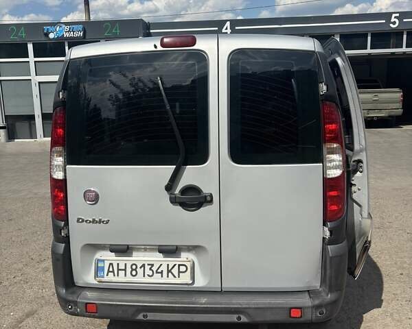 Серый Фиат Добло, объемом двигателя 1.37 л и пробегом 186 тыс. км за 7500 $, фото 1 на Automoto.ua