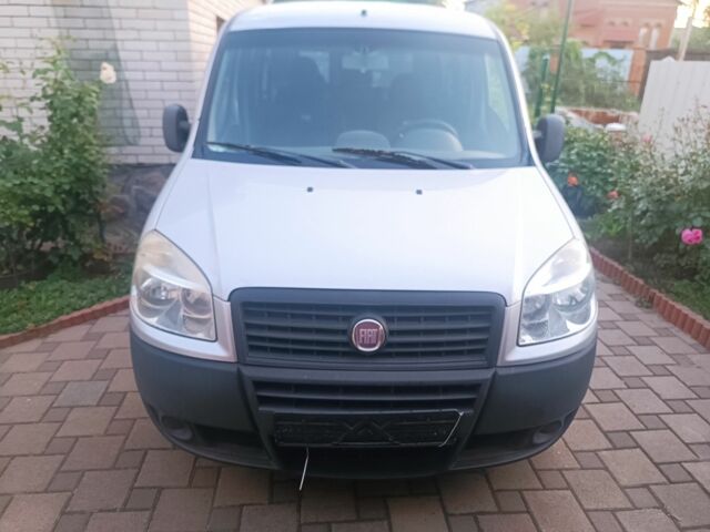 Серый Фиат Добло, объемом двигателя 1.4 л и пробегом 158 тыс. км за 5000 $, фото 1 на Automoto.ua