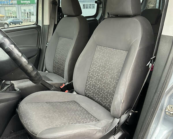 Серый Фиат Добло, объемом двигателя 1.6 л и пробегом 295 тыс. км за 9300 $, фото 17 на Automoto.ua