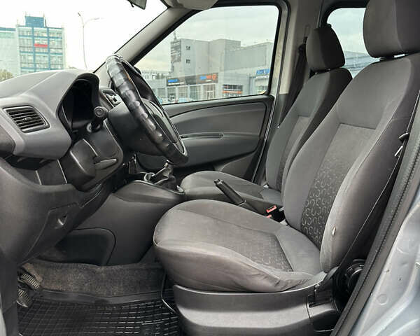 Серый Фиат Добло, объемом двигателя 1.6 л и пробегом 295 тыс. км за 9300 $, фото 16 на Automoto.ua