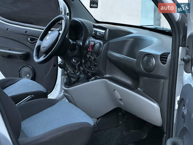 Серый Фиат Добло, объемом двигателя 1.4 л и пробегом 152 тыс. км за 5999 $, фото 41 на Automoto.ua