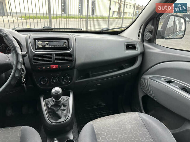 Серый Фиат Добло, объемом двигателя 1.6 л и пробегом 295 тыс. км за 9300 $, фото 14 на Automoto.ua