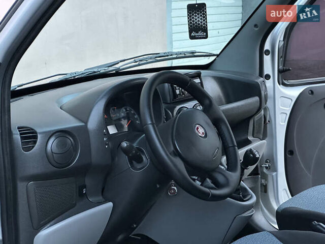 Серый Фиат Добло, объемом двигателя 1.4 л и пробегом 152 тыс. км за 5999 $, фото 3 на Automoto.ua