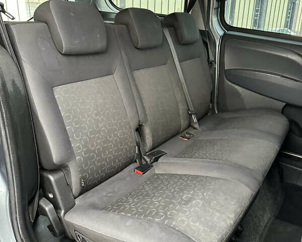 Серый Фиат Добло, объемом двигателя 1.6 л и пробегом 295 тыс. км за 9300 $, фото 23 на Automoto.ua