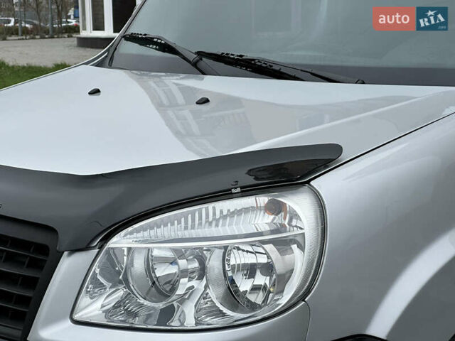 Серый Фиат Добло, объемом двигателя 1.4 л и пробегом 152 тыс. км за 5950 $, фото 2 на Automoto.ua