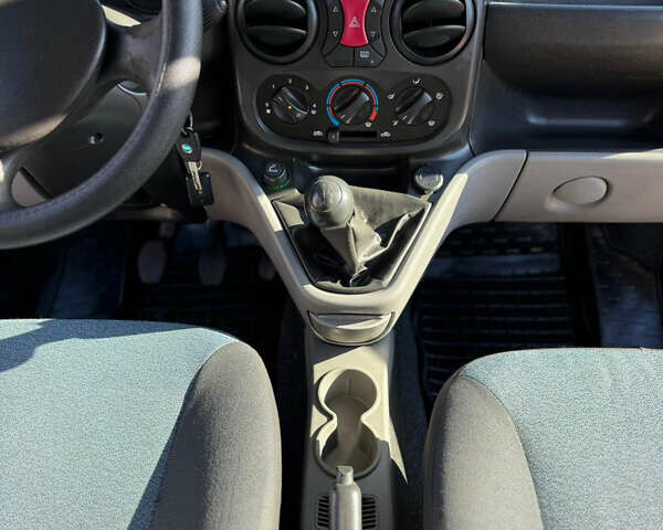 Серый Фиат Добло, объемом двигателя 1.3 л и пробегом 180 тыс. км за 5999 $, фото 56 на Automoto.ua