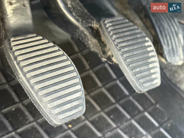 Серый Фиат Добло, объемом двигателя 1.3 л и пробегом 180 тыс. км за 7700 $, фото 7 на Automoto.ua