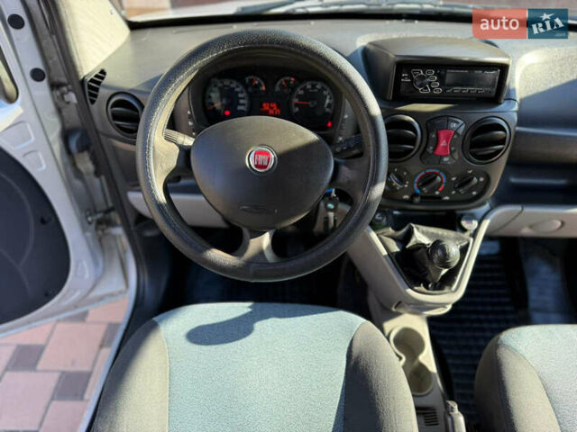 Серый Фиат Добло, объемом двигателя 1.3 л и пробегом 180 тыс. км за 5999 $, фото 38 на Automoto.ua
