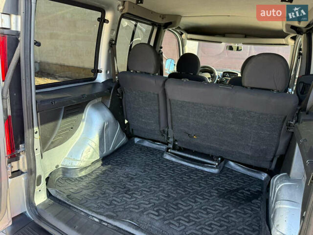 Серый Фиат Добло, объемом двигателя 1.3 л и пробегом 180 тыс. км за 5999 $, фото 21 на Automoto.ua