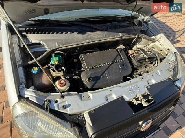 Серый Фиат Добло, объемом двигателя 1.3 л и пробегом 180 тыс. км за 5999 $, фото 35 на Automoto.ua