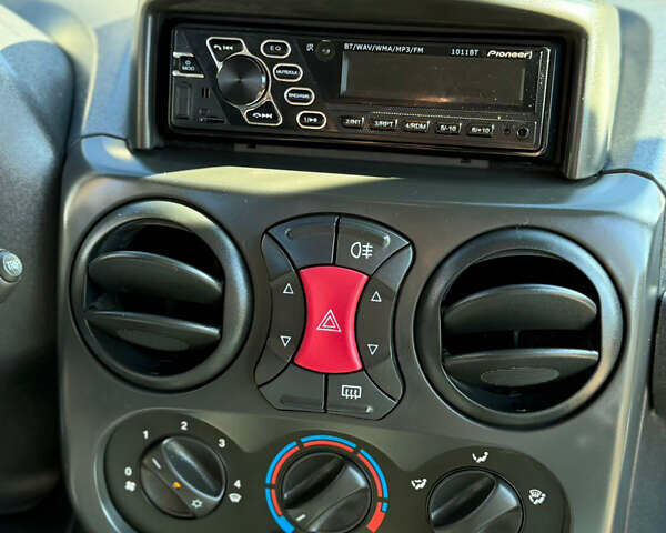 Серый Фиат Добло, объемом двигателя 1.3 л и пробегом 180 тыс. км за 5999 $, фото 26 на Automoto.ua