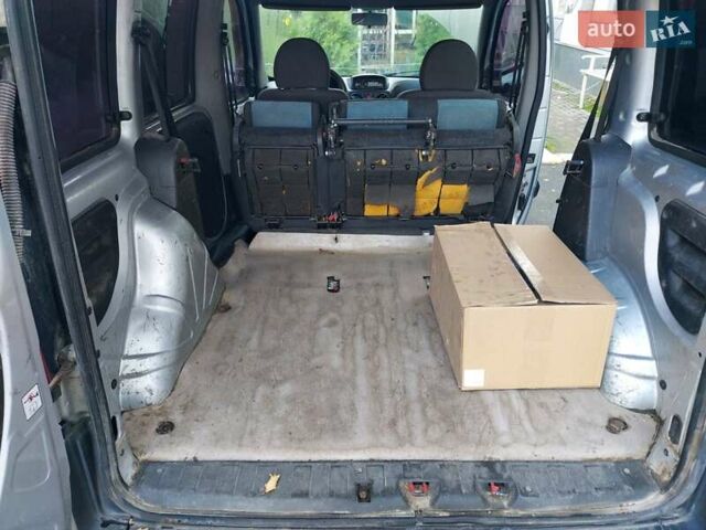 Серый Фиат Добло, объемом двигателя 1.4 л и пробегом 322 тыс. км за 4500 $, фото 3 на Automoto.ua