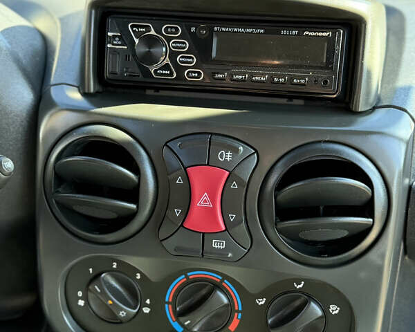 Серый Фиат Добло, объемом двигателя 1.3 л и пробегом 180 тыс. км за 7700 $, фото 6 на Automoto.ua