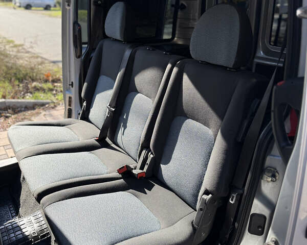 Серый Фиат Добло, объемом двигателя 1.3 л и пробегом 180 тыс. км за 7700 $, фото 5 на Automoto.ua