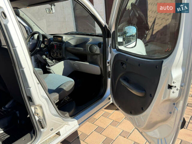 Серый Фиат Добло, объемом двигателя 1.3 л и пробегом 180 тыс. км за 5999 $, фото 48 на Automoto.ua