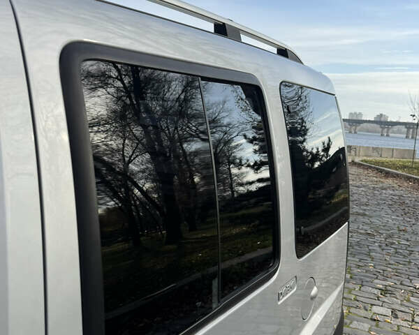 Серый Фиат Добло, объемом двигателя 1.25 л и пробегом 84 тыс. км за 9999 $, фото 39 на Automoto.ua