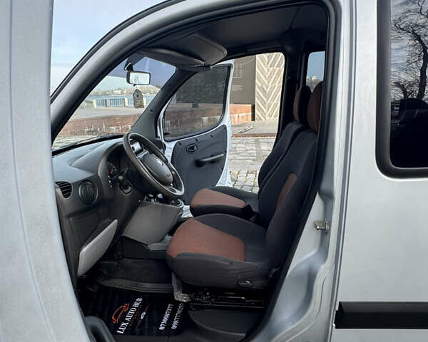 Серый Фиат Добло, объемом двигателя 1.25 л и пробегом 84 тыс. км за 9999 $, фото 28 на Automoto.ua