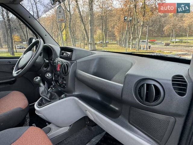 Серый Фиат Добло, объемом двигателя 1.25 л и пробегом 84 тыс. км за 9999 $, фото 12 на Automoto.ua