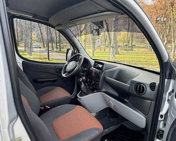 Серый Фиат Добло, объемом двигателя 1.25 л и пробегом 84 тыс. км за 9999 $, фото 35 на Automoto.ua