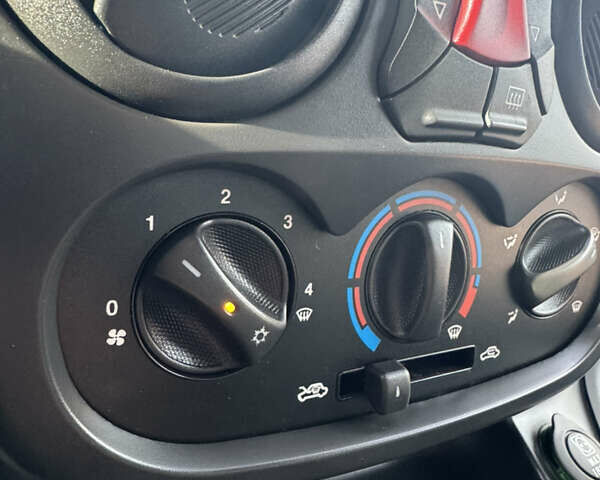 Серый Фиат Добло, объемом двигателя 1.25 л и пробегом 84 тыс. км за 9999 $, фото 14 на Automoto.ua