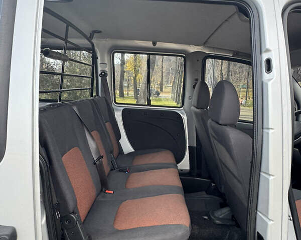 Серый Фиат Добло, объемом двигателя 1.25 л и пробегом 84 тыс. км за 9999 $, фото 34 на Automoto.ua